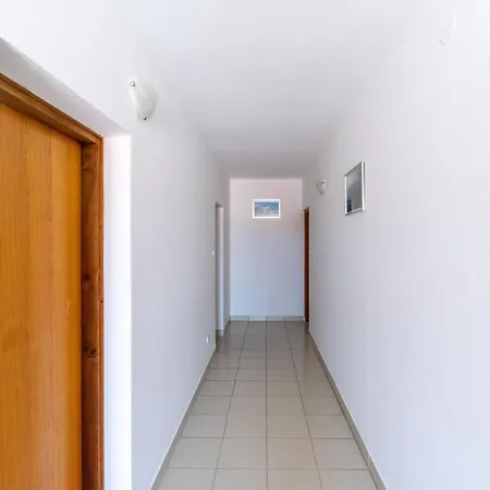 Mandre 3084c דירה *